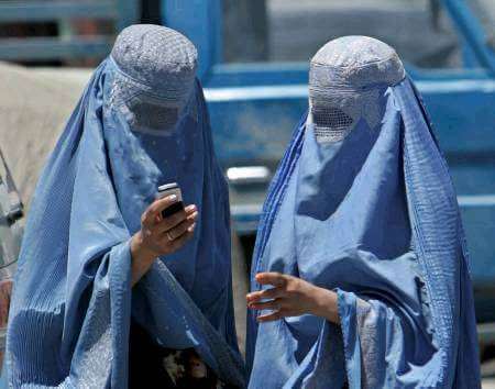 afghanistan ladies with mobile phone